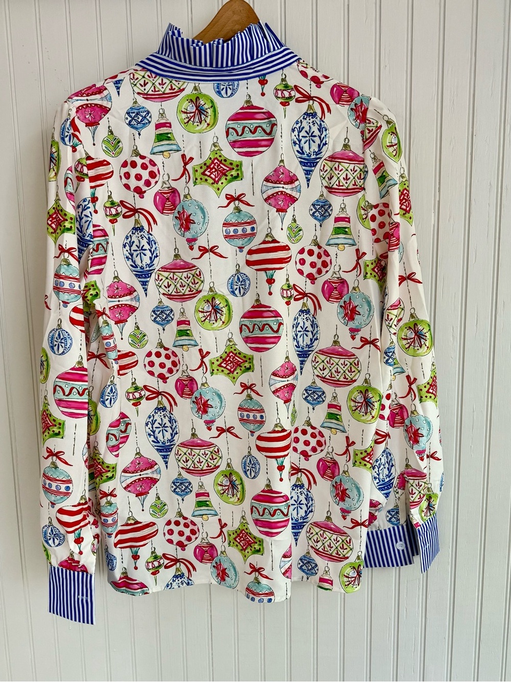Festive Holiday Blouse Size M Ornament Print Long Sleeve Shirt - Picture 4 of 4